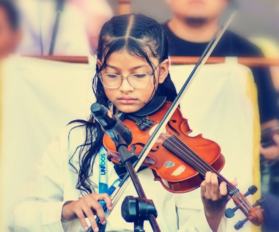 Milady tocando el violín